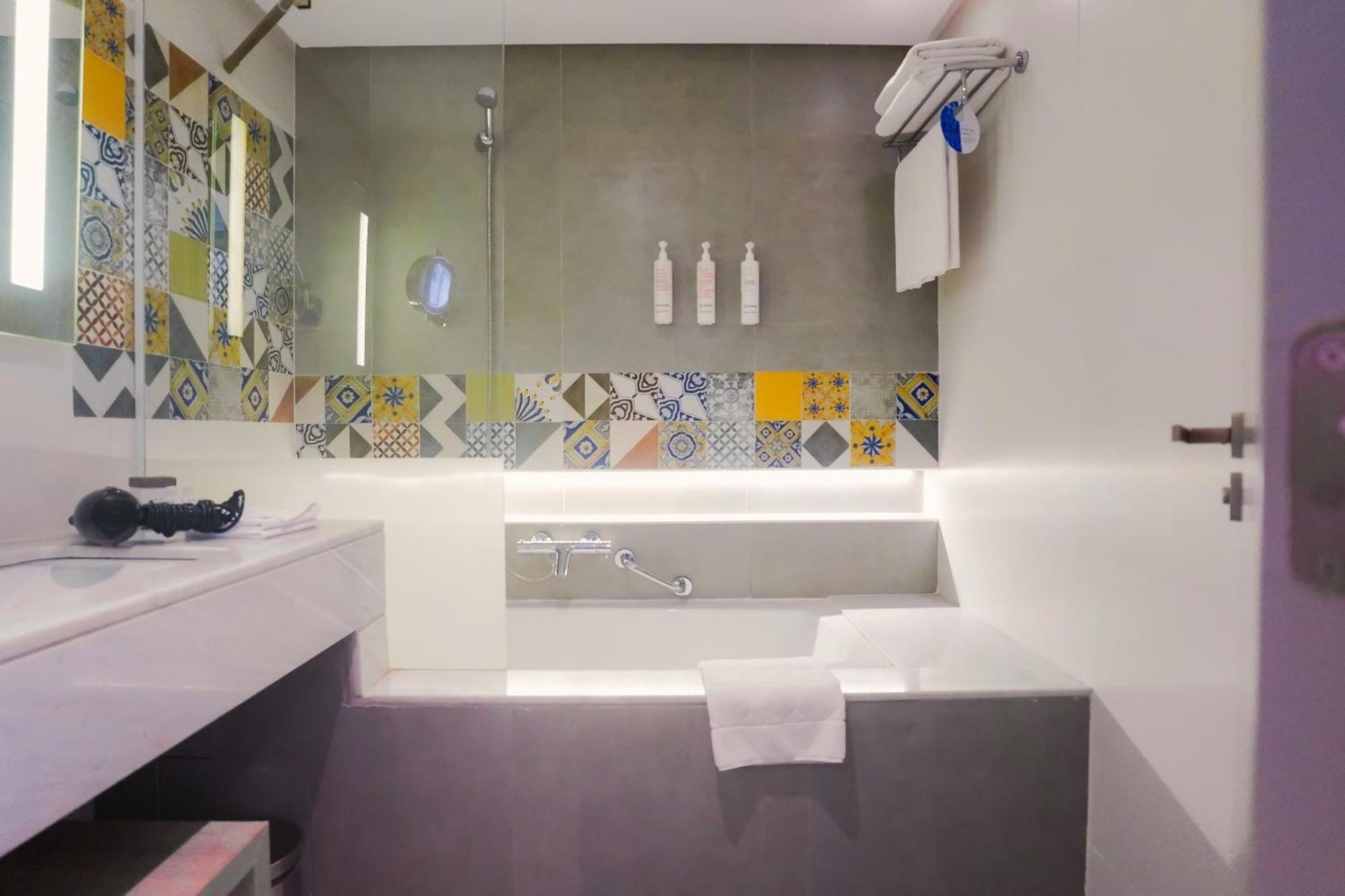 Guest room, 1 King, Sea view, Balcony,1665439961:JPEG